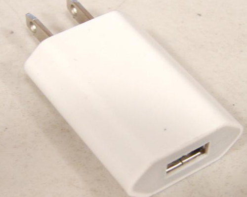 11.Q04 Universal AC/DC 5V 1A USB Adapter - Image 1