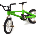 Realistic Green Bicycle Model Accessory for 1/10 Scale Crawler Trucks