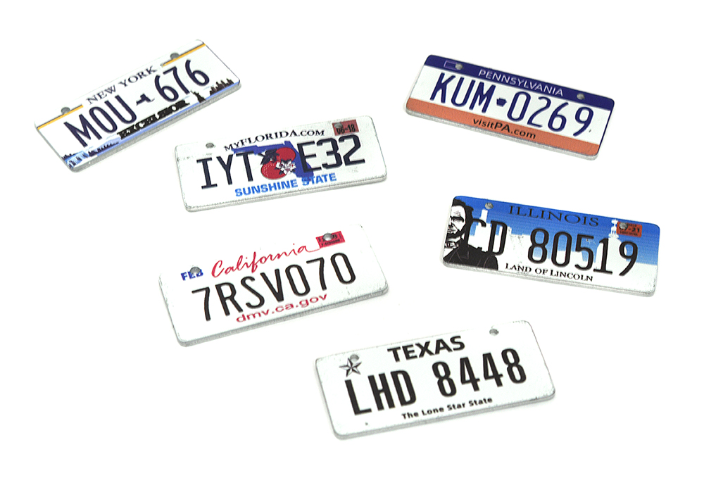 C33360 Realistic Small License Plate Scale Model 34x15mm - 6 Pack - Image 1